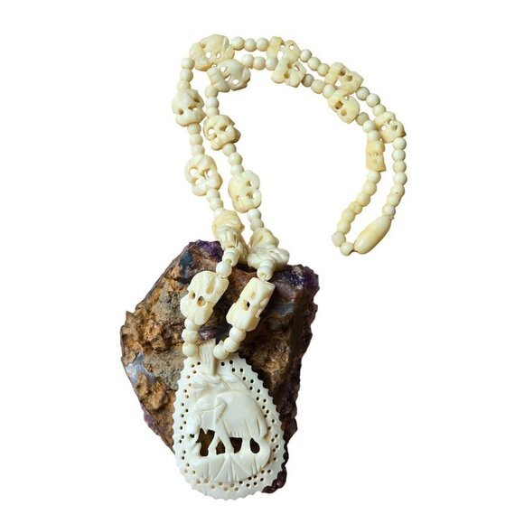 Vtg Hand-Carved Celluloid Elephant Pendant 20" Necklace Barrel Clasp 40s Jewelry - Picture 1 of 10
